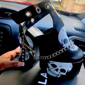 Brand new LAMODA PLATFORM HEELS